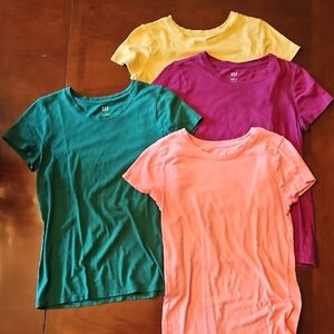 GAP Green and Yellow Short Sleeve Tees